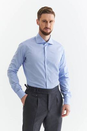 Niebieska koszula w jodełkę z kołnierzem włoskim