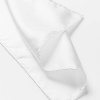 Biała jedwabna poszetka