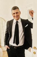 Czarny garnitur wełniany Sartoria