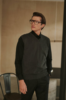 Szara kamizelka swetrowa z dekoltem V