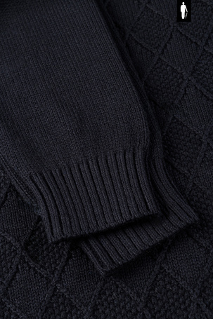 Czarny sweter męski z dekoltem O-neck i wzorem w romby