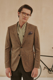 Klubowa marynarka z wełny w brązową kratę