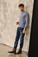 Błękitny sweter V-Neck z delikatnej bawełny