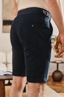 Granatowe szorty z regulatorami i mankietami