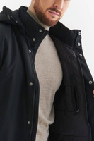 Czarna kurtka zimowa z odpinanym kapturem