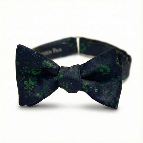 Mucha Wiązana Granatowa – Żakardowa w Zielone Kwiaty