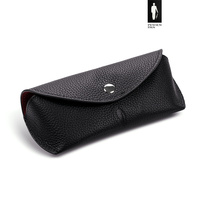 Skórzane etui na okulary Pewien Pan – czarne