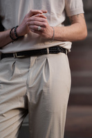 Męskie spodnie chinosy z wysokim stanem z bawełnianego seersuckera – beżowe