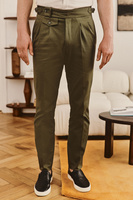 Zielone spodnie z wysokim stanem i regulatorami