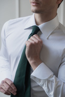 Biała koszula z mankietem koktajlowym