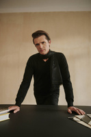 Czarny sweter męski V-neck bawełna