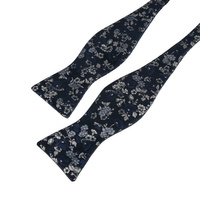 Granatowo-srebrna mucha wiązana