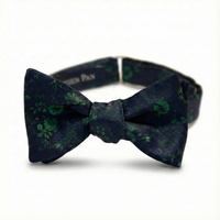 Mucha Wiązana Granatowa – Żakardowa w Zielone Kwiaty