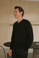 Czarny sweter męski V-neck bawełna